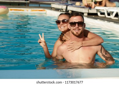 Swimming Pool Teen Couple - ImÃ¡genes, fotos de stock y vectores sobre Natacion Concepto ...