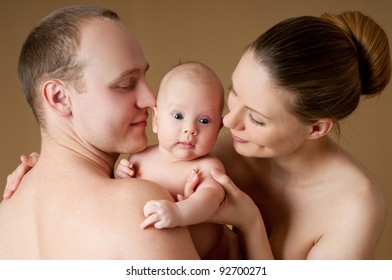 Mama Papa Bebe Fotos Imagenes Y Otros Productos Fotograficos De Stock Shutterstock Mama Papa Bebe Fotos Imagenes Y Otros Productos Fotograficos De Stock Shutterstock