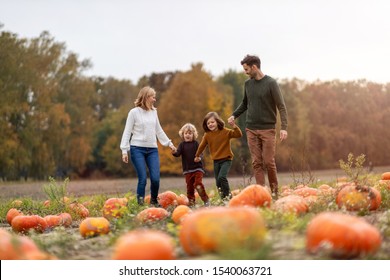 5,153 Pumpkin Patch Family Images, Stock Photos & Vectors | Shutterstock