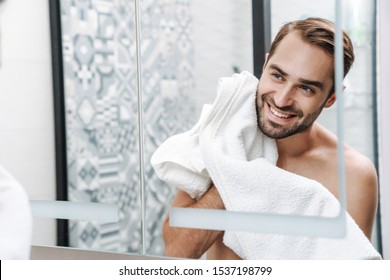 195,604 Man bathroom Images, Stock Photos & Vectors | Shutterstock