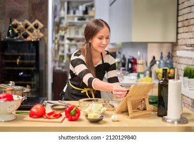 6,131 Cooking watching Images, Stock Photos & Vectors | Shutterstock