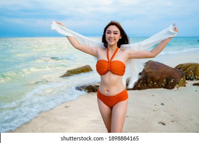海 水着 日本人 の写真素材 画像 写真 Shutterstock