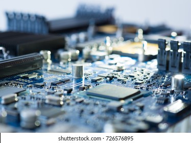 Elektronische Schaltung auf der Hauptplatine des Hardware-Computers