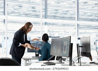Hardware developer in microchip production fab office using machine learning to conduct RD study on SoC architecture design, computer scientist develops cutting edge semiconductors technology using AI