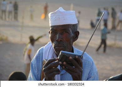 HARGEISA, SOMALIA - JANUARY 8, 2010: Somalis In The Streets Of The City Of Hargeysa. City In Somalia,  Capital Of  Unrecognized State Of Somaliland. Much Of The Population Lives In Poverty.