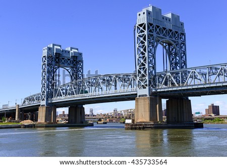 Harlem River Lift Span section of the Triborough Bridge, New York City, USA