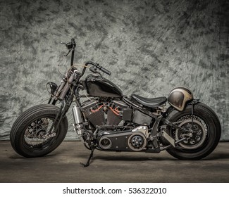 Moto Harley Davidson con fondo frío