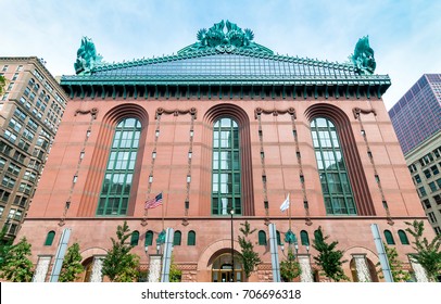 Harold Washington Library Center building in downtown Chicago, Illinois, USA