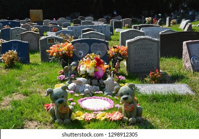 Hartsdale, New York, USA - October 8, 2015. Pet graves at Hartsdale Pet Cemetery. 