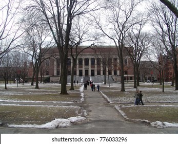 Harvard, USA - Feb 14, 2008 : Harvard University Campus In Winter Tim