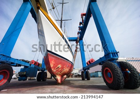  hauling out a sailing boat in boatyard