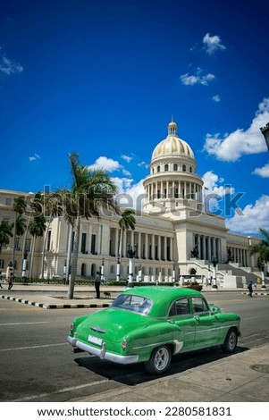 havana capitol with green vintage car from the 50's