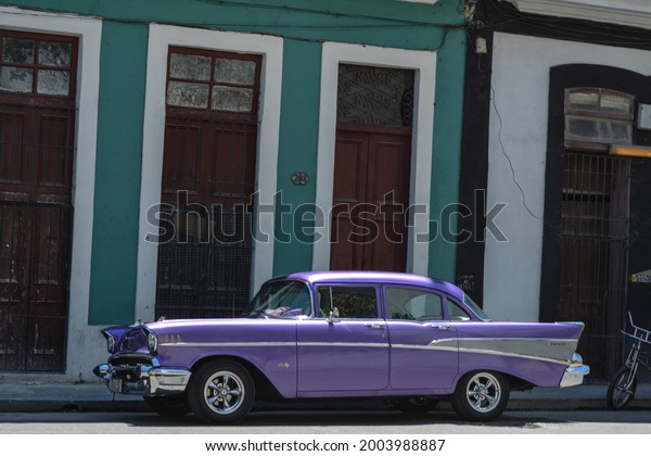 Havana. Cuba, 16.01.2017m Cuban cars: a living classic
car museum in Cuba. 