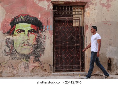 HAVANA, CUBA, FEBRUARY 15, 2014 : Appearances Of Argentine Marxist Revolutionary Che Guevara In Popular Culture Are Common. Here On The Walls Of Havana.