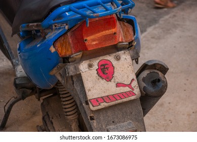 HAVANA, CUBA- MARCH 2018: Sign On A Motorcycle With A Picture Of Che Guevara. Havana, Capital Of Cuba