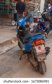 HAVANA, CUBA- MARCH 2018: Sign On A Motorcycle With A Picture Of Che Guevara. Havana, Capital Of Cuba