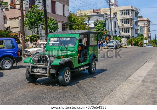 HAVANA,\
CUBA - MARCH 23, 2015: Old car on the\
street.