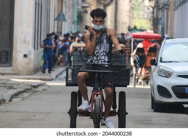 Havana Cuba; September 18, 2021: Use Of New Technologies In Cuba In The New Normal. People Use Their Cell Phones And Connect To The Internet On Public Roads. 