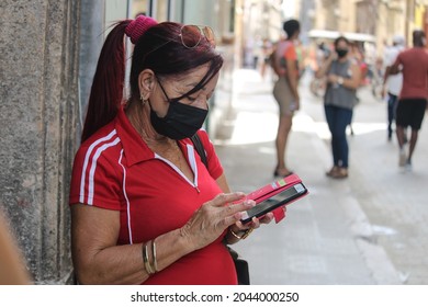 Havana Cuba; September 18, 2021: Use Of New Technologies In Cuba In The New Normal. People Use Their Cell Phones And Connect To The Internet On Public Roads. 