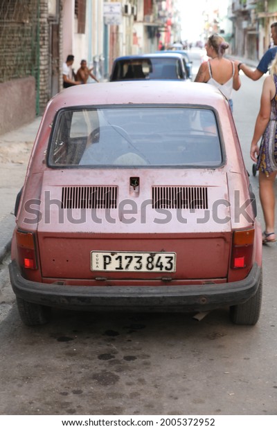 Havana,Cuba -August 23, 2018: Cuban cars: a living\
classic car museum in\
Cuba