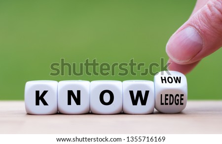 To have know-how or to have knowledge. Hand turns a dice and changes the word  