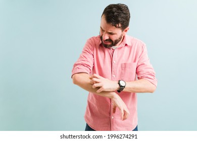 7,018 Itchy man Images, Stock Photos & Vectors | Shutterstock