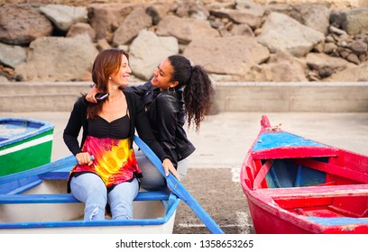 Having Fun European Mum And Latín Daughter In A Day Off.  Mum And Daughter In A Boat, Imaging A Day In Deep Sea - Focus On Face - Image