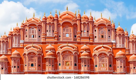  Hawa Mahal palace (Palace of the Winds) in Jaipur, Rajasthan 