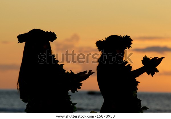 Hawaiian\
dancers
