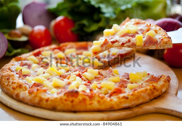 Hawaiian Pizza lifted slice\
2