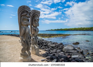 Hawaiian Style Wood Carving Puʻuhonua O Hōnaunau National Historical Park, Big Island, Hawaii