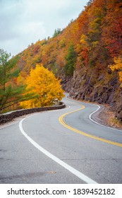 Hawk's Nest Winding Road In Upstate New York, Route 97. Fall Foliage