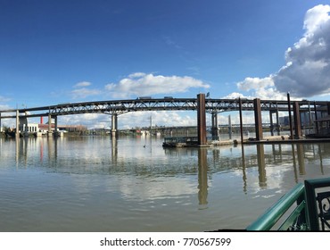 Hawthorne Bridge Multnomah County Portland OR USA_03-25-2016