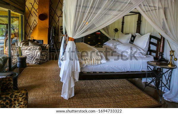 HAZYVIEW, SOUTH AFRICA - OCTOBER 1, 2018: Luxury\
suite in Singita Ebony Lodge located in Sabi Sands Game Reserve,\
South Africa