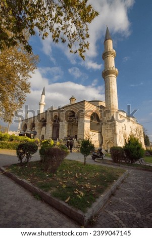 he Old Mosque (Turkish: Eski Camii) is an early 15th-century Ottoman mosque in Edirne, Turkey.
It was built from the order of Emir Süleyman, and completed under the rule of his brother, Sultan Mehmet 