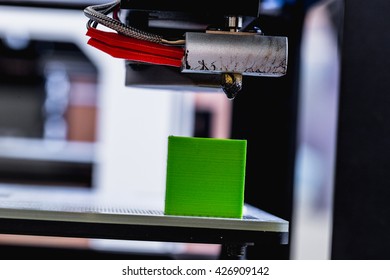 head of 3d printer in action - Powered by Shutterstock - Get 15% off with code: PIKWIZARD15