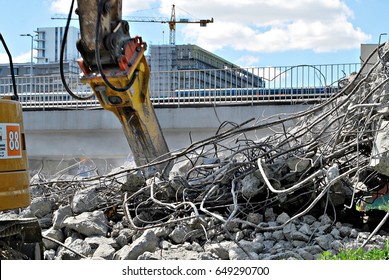 Head Hammer Backhoe Repair Destroyed Demolition Stock Photo 649290700 ...