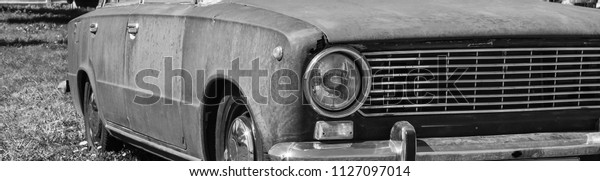 head lamp and hood grill. old style. close up. rusty
retro car.