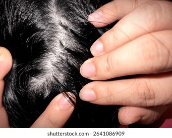 Head shape outline on plain background