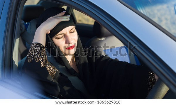 Headache in a woman\
driver sitting in a car\
f