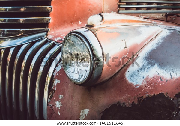 Headlight of an antique car ,detail on
the headlight of a vintage car. selective
focus