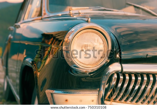 Headlight lamp\
vintage car - vintage filter\
effect