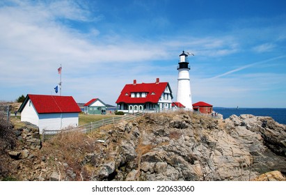 Headlight Lighthouse in Portland Maine / The Headlight