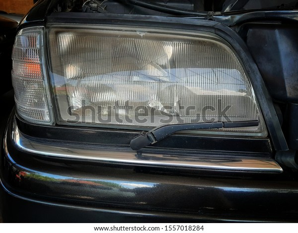 The\
headlights of one old car brand are\
rectangular.