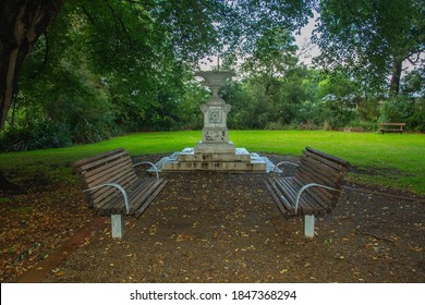 Healesville, Australia - February 19 – The ‘Nook Fountain’ With Wooden Benches In The Nook Area Of Healesville, Shire Of Yarra Ranges, Victoria