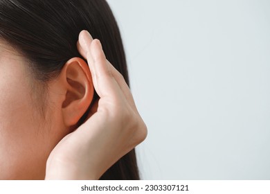 Health problems, women have a lot of pain in the ears.