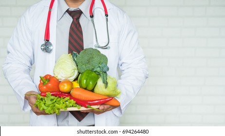 A Health Professional Or Doctor Holding A Tray Of Healthy Fruit And Vegetables To Promote Eating Healthy To Prevent Disease