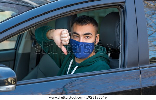 health protection, safety and pandemic\
concept,taxi driver showing thumbs down\
sign