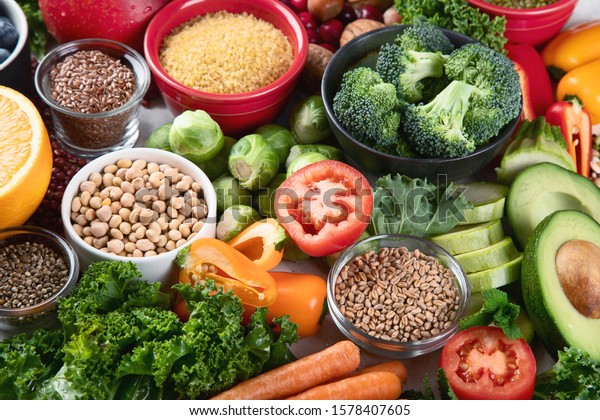 健康菜食主義者とベジタリアンの食べ物のコンセプト 抗酸化物質や繊維 スマート炭水化物 ビタミンが多い食品 トップビュー の写真素材 今すぐ編集