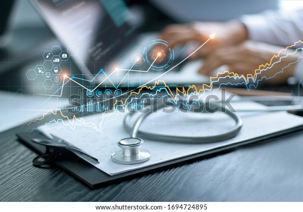 Datos Y Crecimiento Del Gráfico De La Empresa De Salud Stethoscope Con El Portapapeles Del 9495